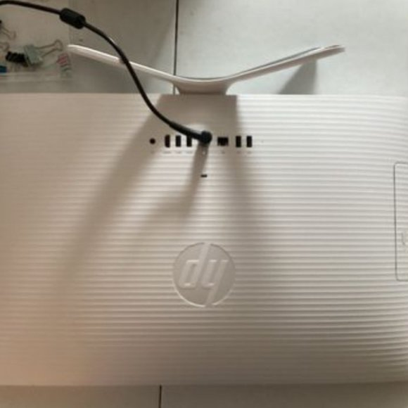 HP 22 - b013w All-In-One Desktop - Picture 6 of 8